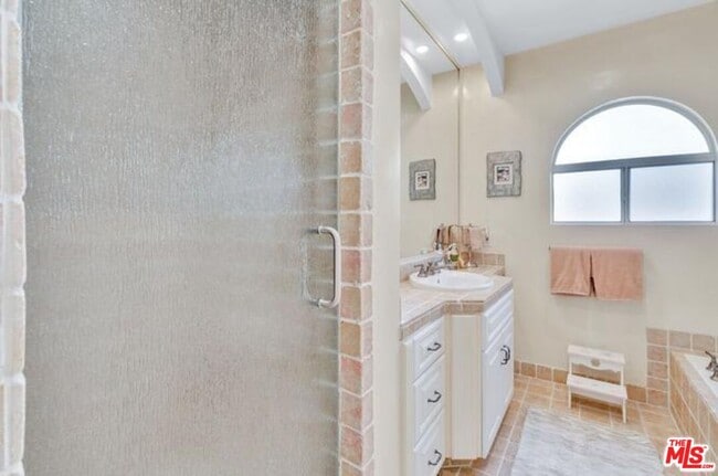 Building Photo - 5501 Cantaloupe Ave