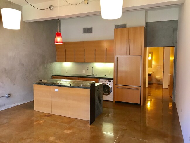 Building Photo - Mint Plaza Loft - Roof Deck & Pet Friendly...
