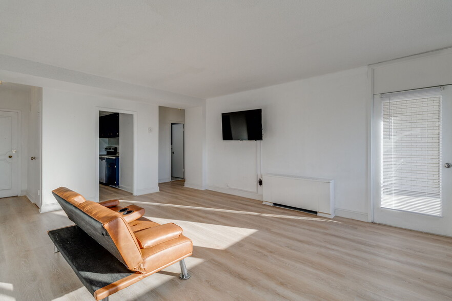 Living room - 1520 Senate