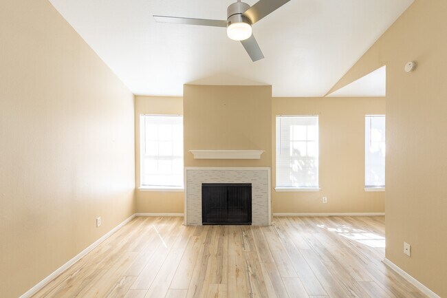 Building Photo - 14600 Fonmeadow Dr
