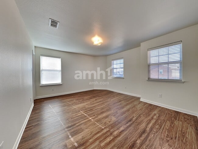 Building Photo - 9210 Bald Cypress St