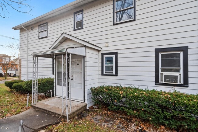 Primary Photo - 2 Raydol Ave