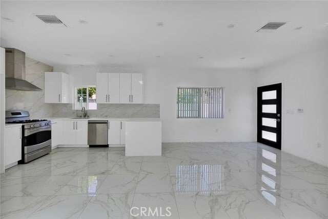 Building Photo - 634 E Valencia Ave