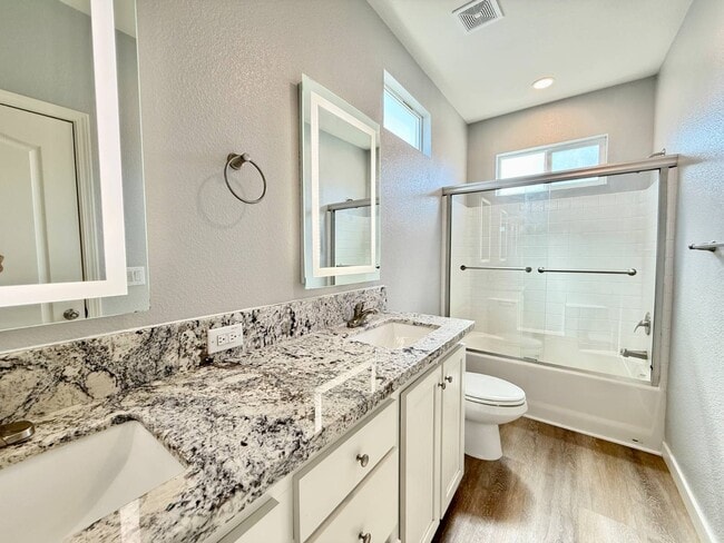 Building Photo - 80 Huntington St