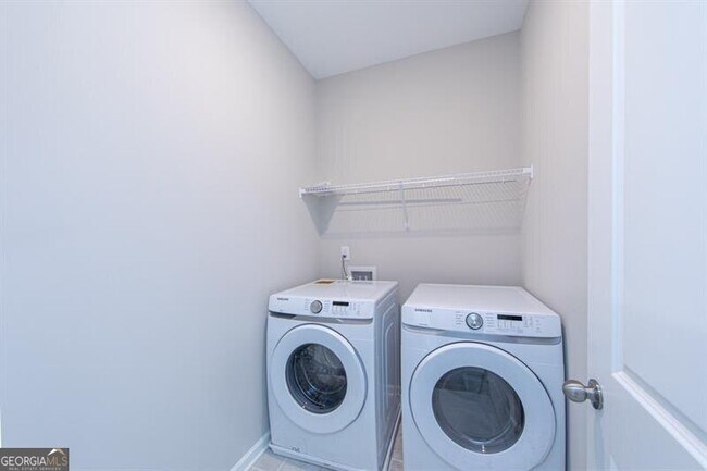 Building Photo - 272 Commons Ave