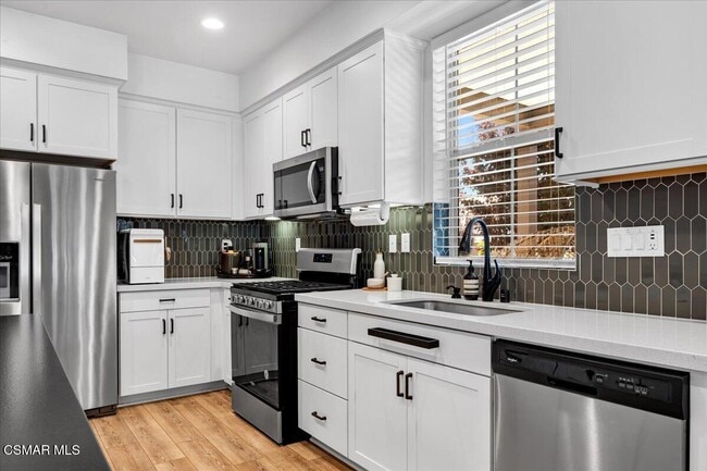 Building Photo - 215 Red Brick Dr