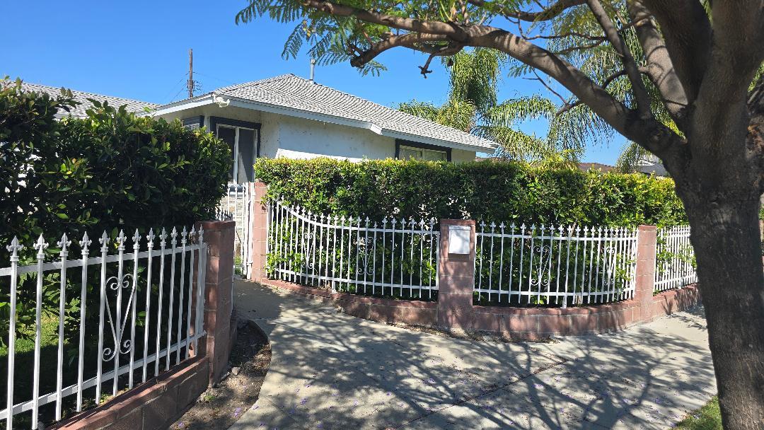 Building Photo - 9011 Vena Ave