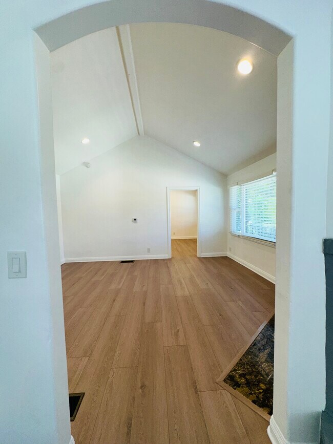 Building Photo - 5148 Otis Ave