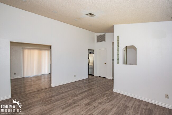 Building Photo - Beautifully Maintained 3Bdm 1.5Ba Home Nes...
