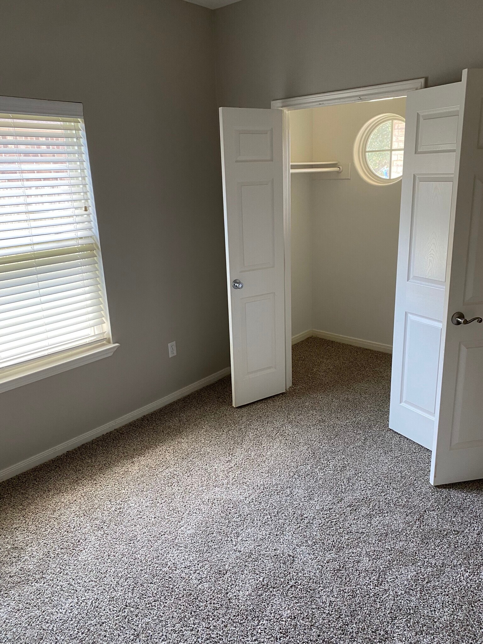 Building Photo - 313 San Rafael Dr