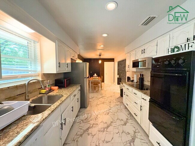 Building Photo - 4 Bed / 2.5 Bath on a Cul-de-Sac - 2-Car Garage & Spacious Fenced Backyard