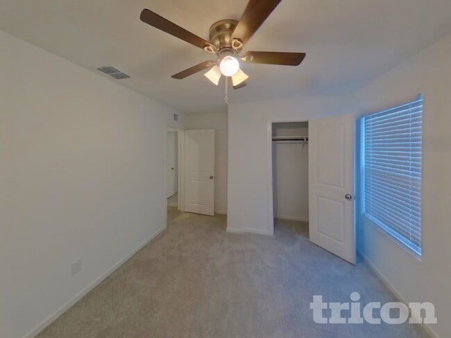 Building Photo - 811 Ponderosa Ln