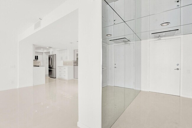 Building Photo - 2697 N Ocean Blvd