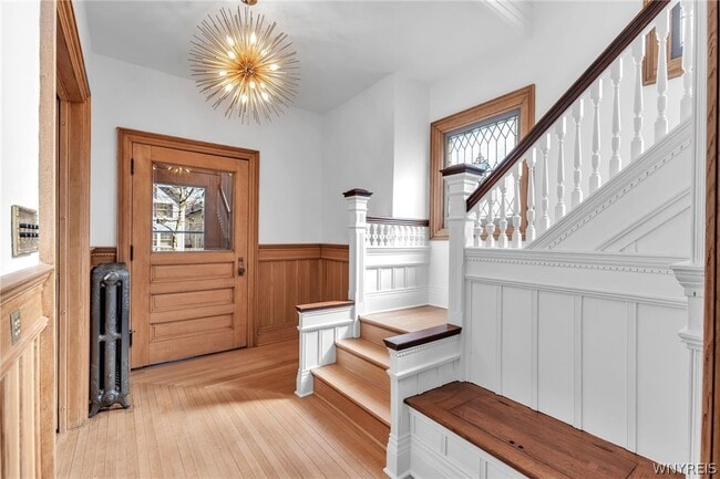 Building Photo - 887 W Ferry St