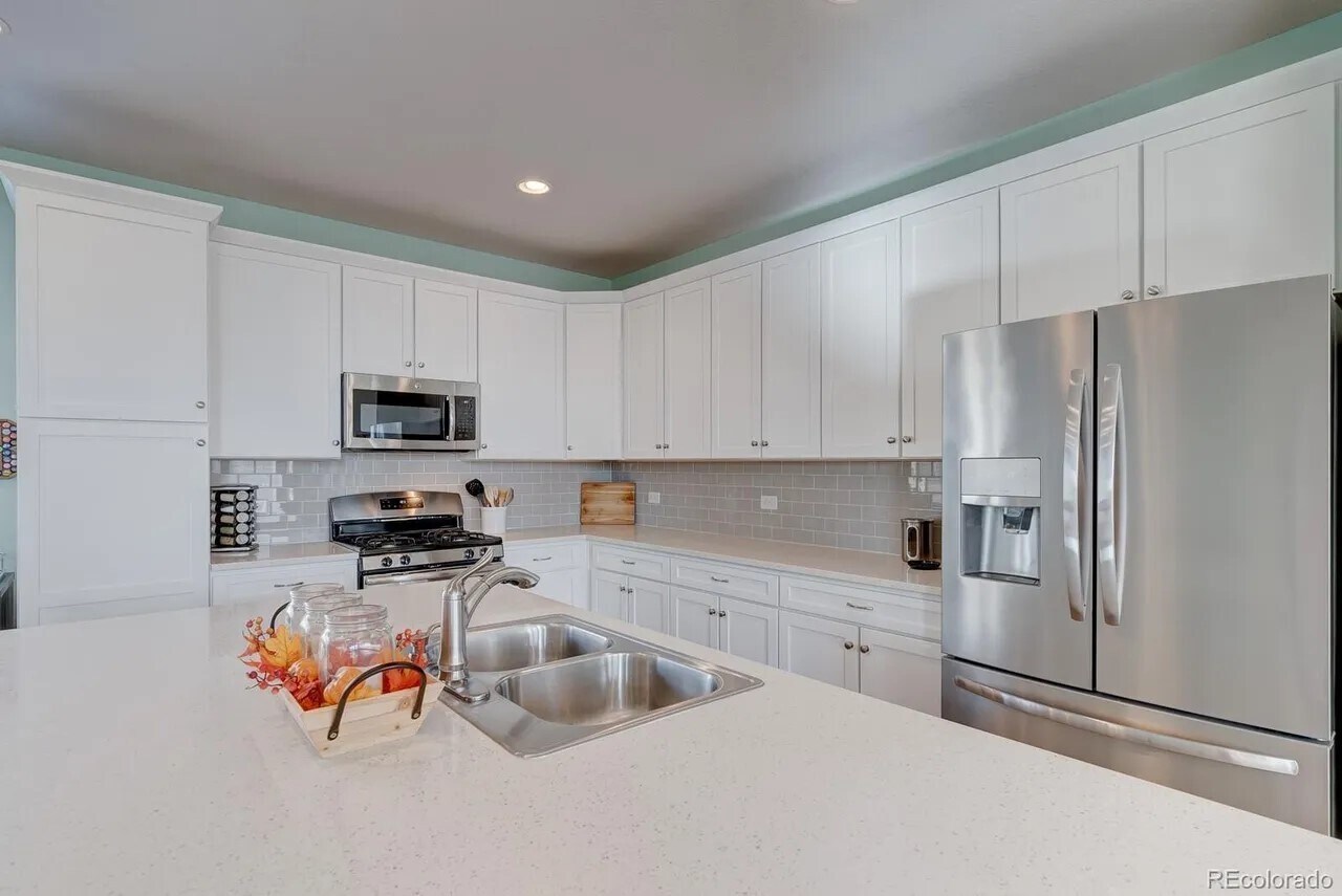 Kitchen - 15702 E Broncos Pl