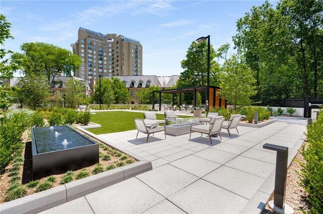 Building Photo - 2660 Peachtree Rd