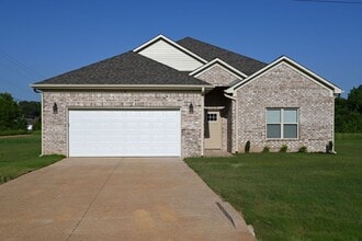 Building Photo - 4 bed, 2 bath in Atoka built in 2022