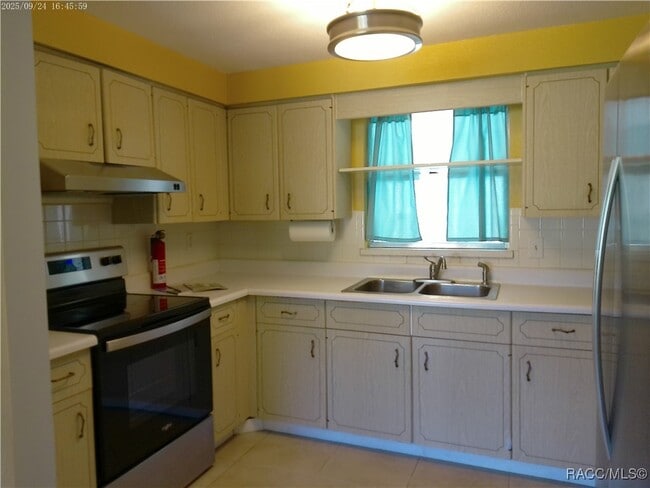 Building Photo - 1080 N Hollywood Cir