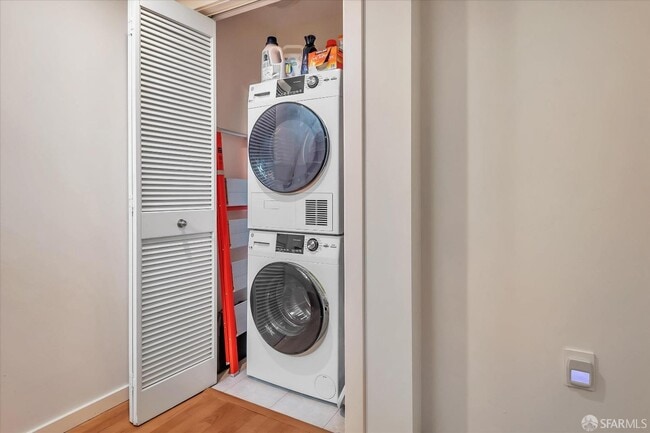 Building Photo - 69 Clementina St