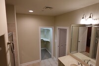 Building Photo - 914 Main St