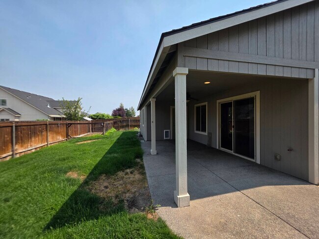 Building Photo - 1523 Sacajawea Ave