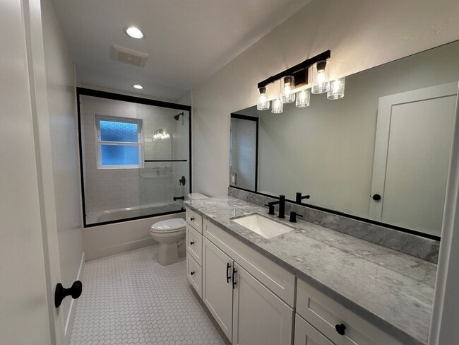 Building Photo - New Construction in Down Town Bishop West side!