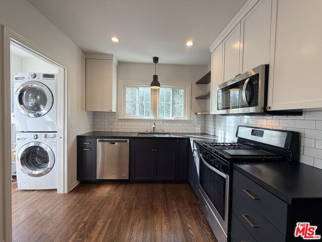 Building Photo - 6110 Scenic Ave