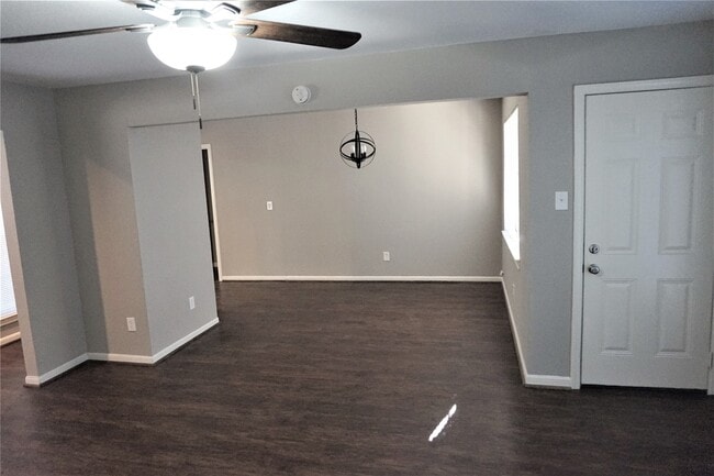 Building Photo - 2727 Tinechester Dr