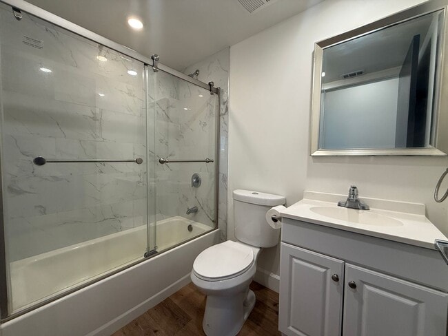 Building Photo - Beautiful 3-Bedroom Townhome in Sherman Oaks!
