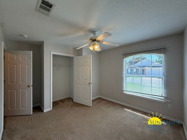 Building Photo - Great 3 Bedroom Home in Fort Walton Beach!