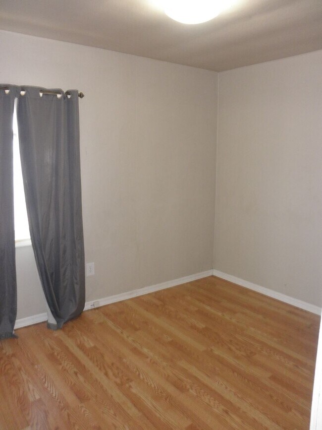 Building Photo - Convenient to West Salem shopping