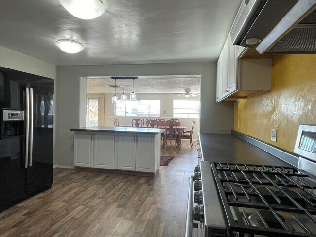 Building Photo - 1817 Cornell Dr SE