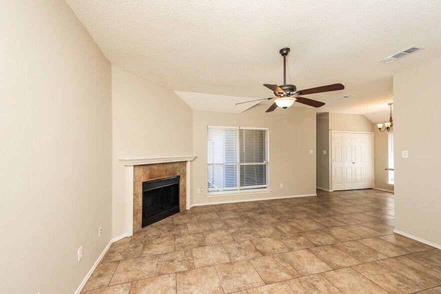 Building Photo - 1357 Meadow Creek Dr