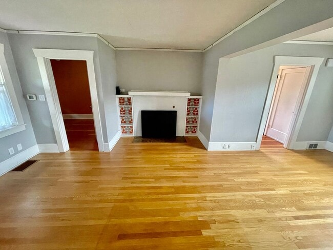 Building Photo - Beautiful 3bd/1bath South Tabor Bungalow w...