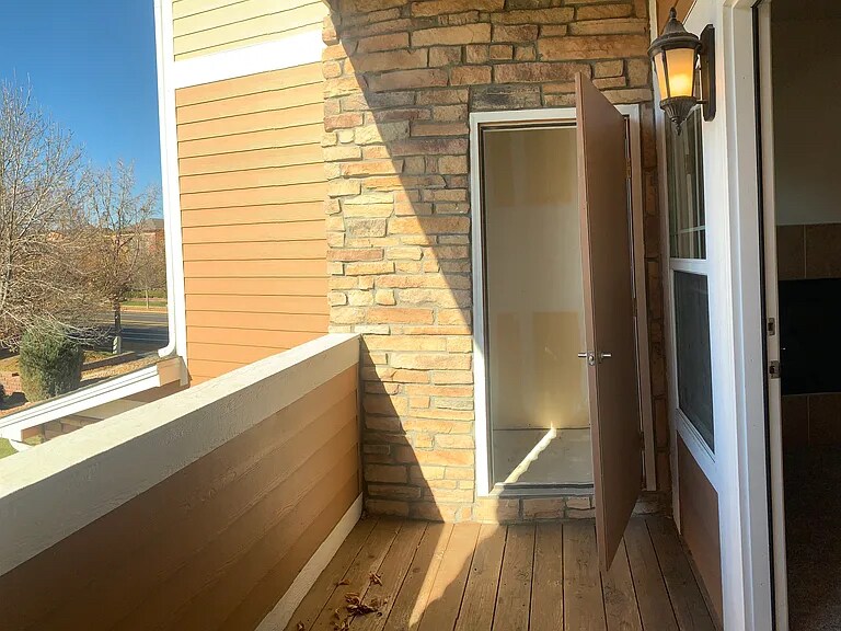 Building Photo - 2803 Kansas Dr