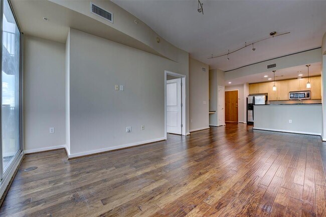 Building Photo - 5925 Almeda Rd