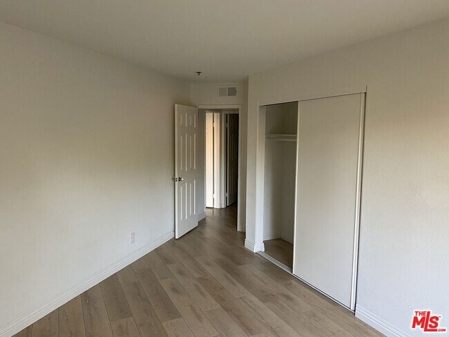 Building Photo - 675 Oak Run Trail