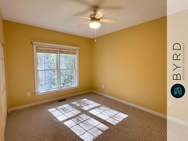 Building Photo - 423 Elm Creek Dr