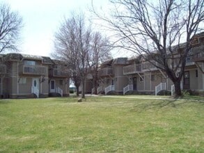 Building Photo - 3 Bed 2.5 bath townhome in Ammon right beh...