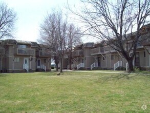 Building Photo - 3 Bed 2.5 bath townhome in Ammon right beh...