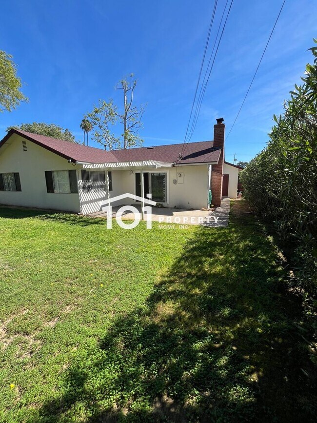 Building Photo - Spacious 3-Bedroom Home Near the Beach — Santa Barbara Shores