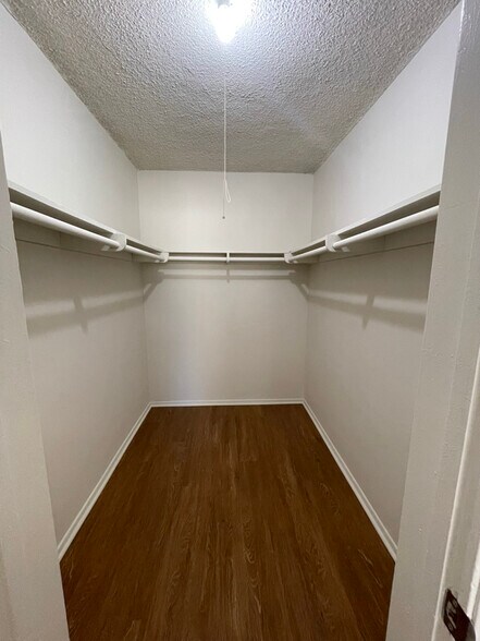 Building Photo - 946 Arapahoe St