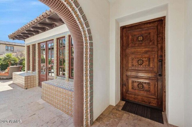 Building Photo - 4949 E Lincoln Dr