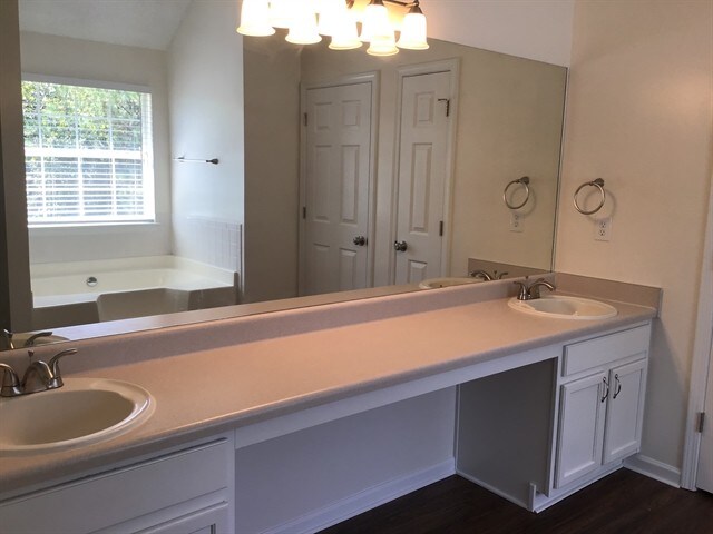 Building Photo - 3232 Spring Mesa Dr SW