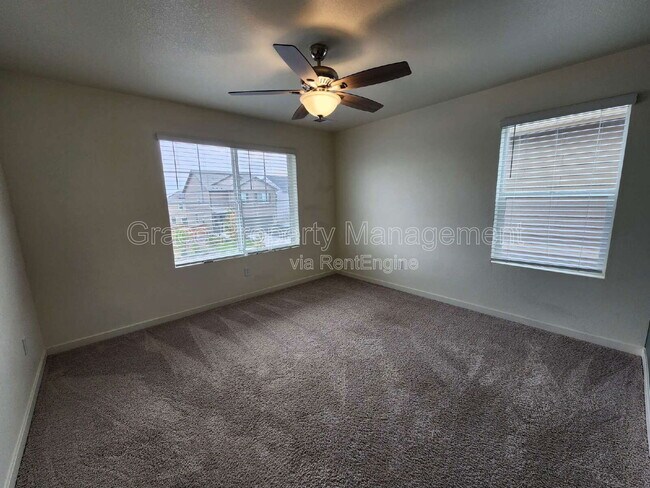 Building Photo - 508 Ledge St