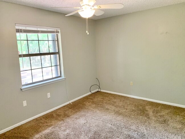 Building Photo - 317 Somerset Dr