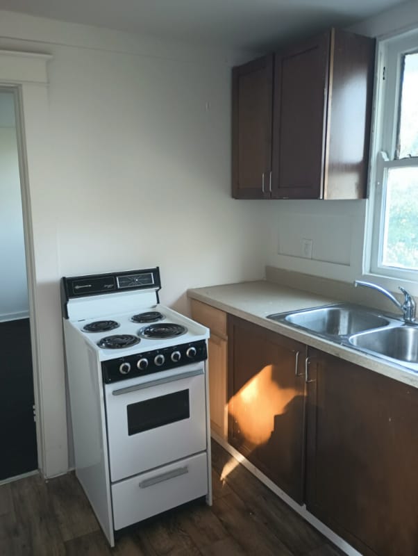 Building Photo - 1319 W Kilgore Ave