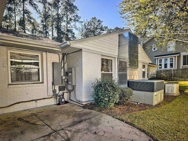 Building Photo - 3023 Manchester Rd