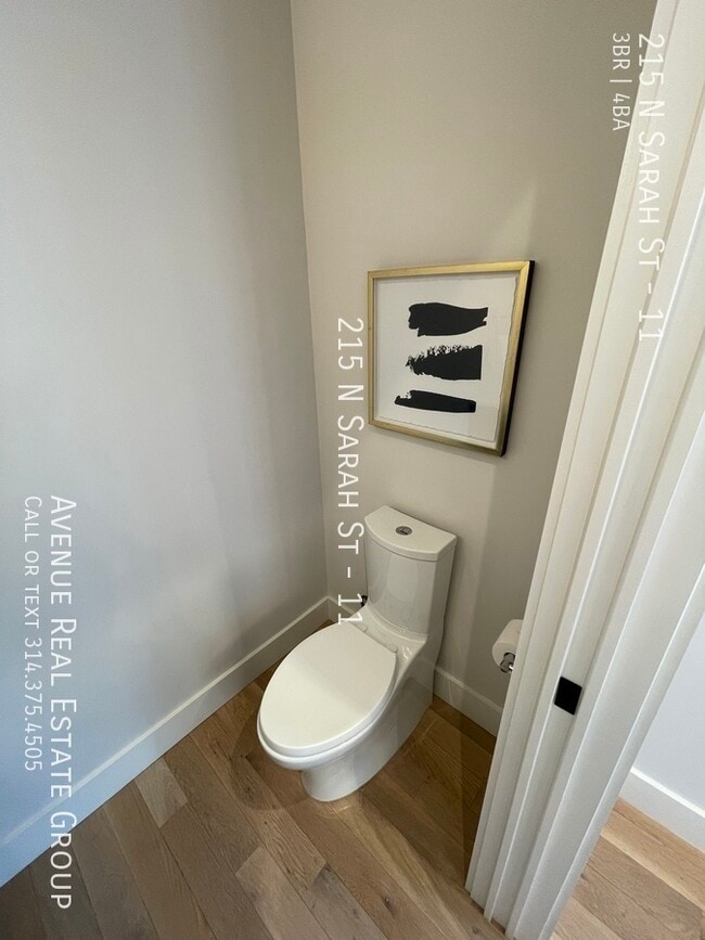 Building Photo - 215 N Sarah St