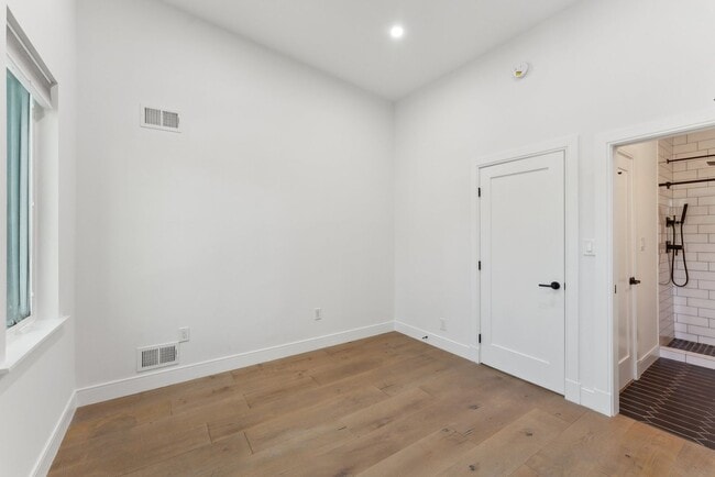 Building Photo - Capital Hill Rowhome